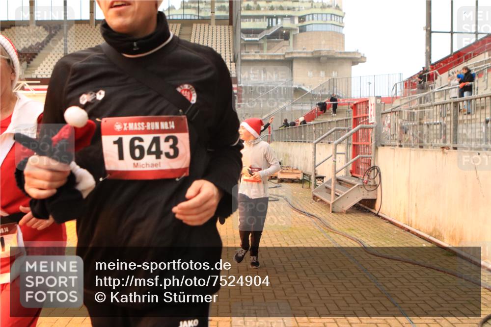 08.12.2024 - St. Pauli X-Mass-Run No. 14 Kathrin Stürmer Photography http://msf.ph/oto/7524904 08.12.2024 10:05:28 Ziel 126, 751, 932, 1068, 1178, 1232, 1243, 1605, 1643, 1650, 1957, 2056, 2077, 2080, 2146, 2306, 2308, 2344, 2435, 2474, 2603, 2864, 2866, 2908, 3114, 3115, 3118, 3184, 3302 meine-sportfotos.de
