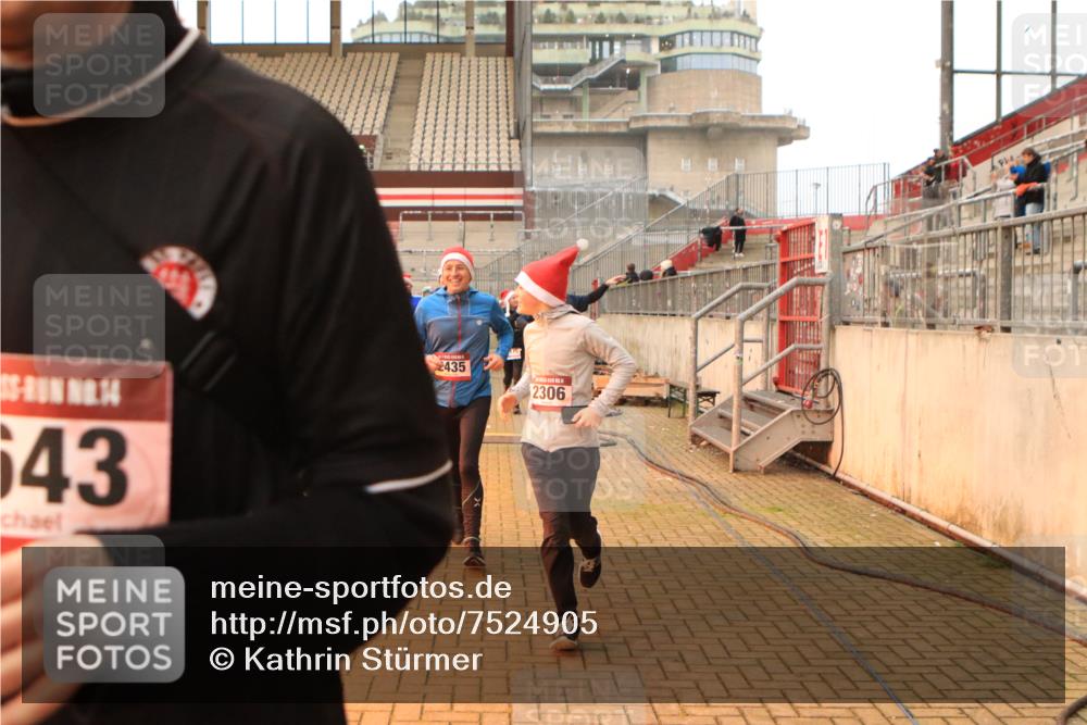 08.12.2024 - St. Pauli X-Mass-Run No. 14 Kathrin Stürmer Photography http://msf.ph/oto/7524905 08.12.2024 10:05:28 Ziel 126, 751, 932, 1068, 1178, 1232, 1243, 1605, 1643, 1650, 1957, 2056, 2077, 2080, 2146, 2306, 2308, 2344, 2435, 2474, 2603, 2864, 2866, 2908, 3114, 3115, 3118, 3184, 3302 meine-sportfotos.de