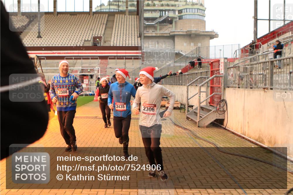 08.12.2024 - St. Pauli X-Mass-Run No. 14 Kathrin Stürmer Photography http://msf.ph/oto/7524906 08.12.2024 10:05:29 Ziel 126, 751, 932, 1068, 1178, 1232, 1243, 1605, 1643, 1650, 1957, 2056, 2077, 2080, 2146, 2306, 2308, 2344, 2435, 2474, 2603, 2864, 2866, 2908, 3114, 3115, 3118, 3184, 3302 meine-sportfotos.de