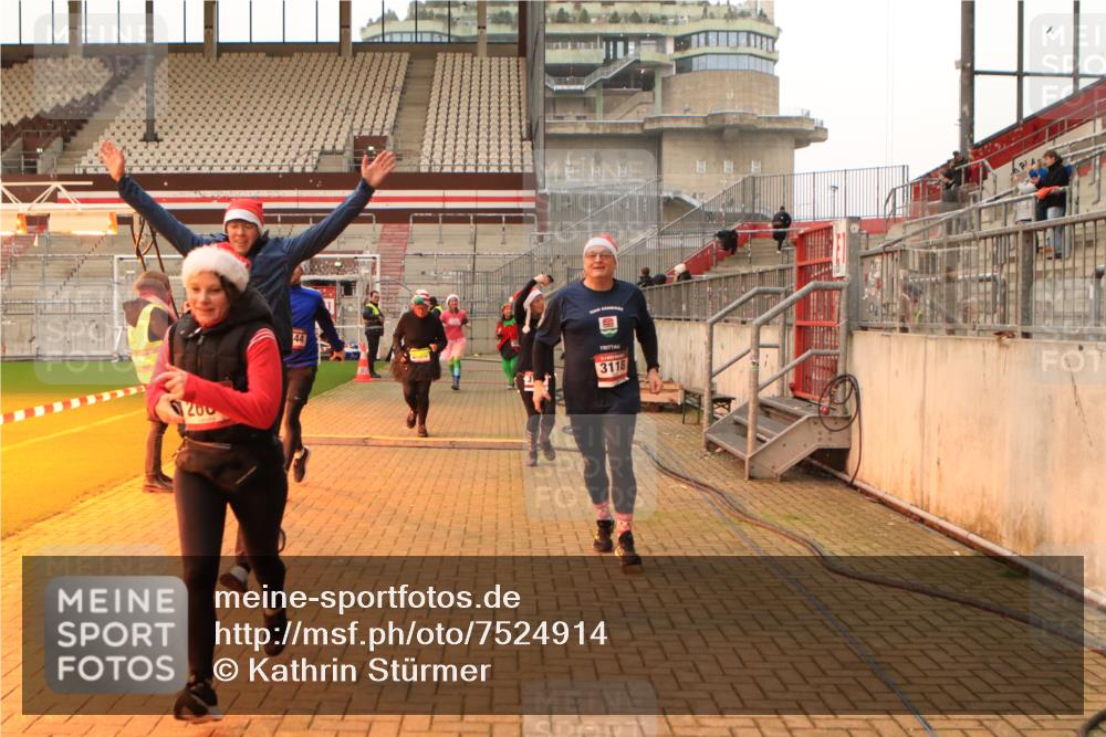 08.12.2024 - St. Pauli X-Mass-Run No. 14 Kathrin Stürmer Photography http://msf.ph/oto/7524914 08.12.2024 10:05:30 Ziel 126, 751, 932, 1068, 1178, 1232, 1243, 1605, 1643, 1650, 1957, 2056, 2077, 2080, 2306, 2308, 2344, 2435, 2474, 2603, 2864, 2866, 2908, 3114, 3115, 3118, 3184, 3302 meine-sportfotos.de