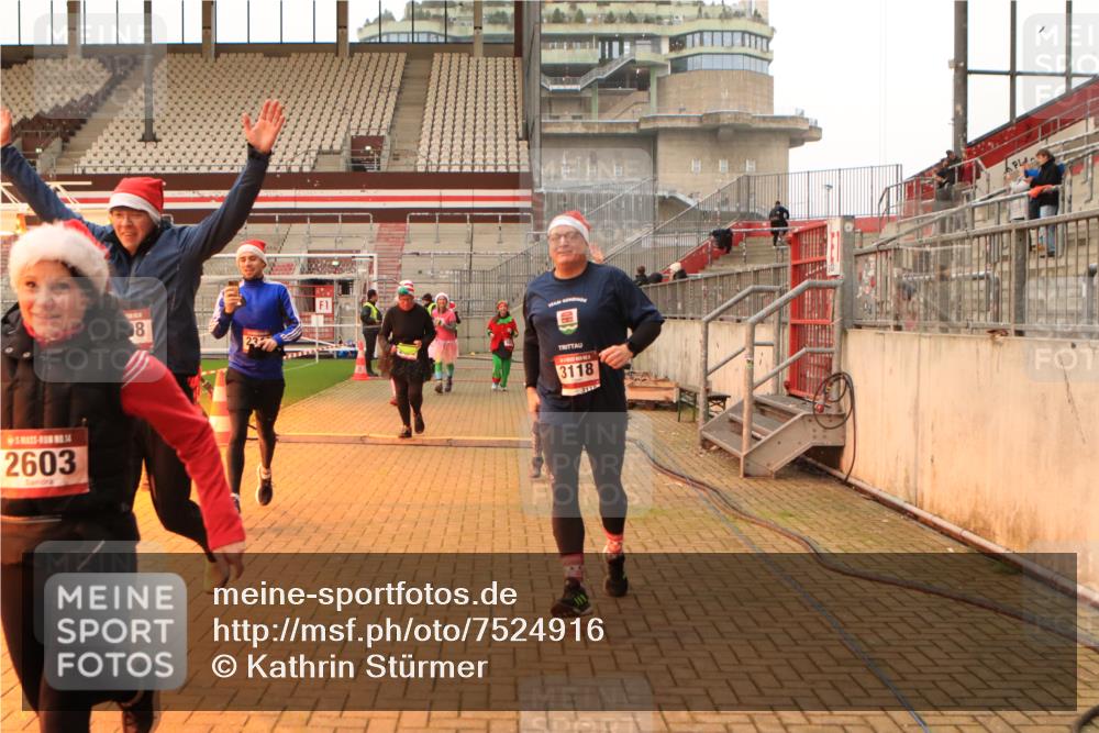 08.12.2024 - St. Pauli X-Mass-Run No. 14 Kathrin Stürmer Photography http://msf.ph/oto/7524916 08.12.2024 10:05:31 Ziel 751, 932, 1068, 1178, 1232, 1243, 1605, 1643, 1650, 1957, 2056, 2077, 2080, 2306, 2308, 2344, 2435, 2474, 2603, 2864, 2866, 2908, 3114, 3115, 3118, 3184, 3302 meine-sportfotos.de