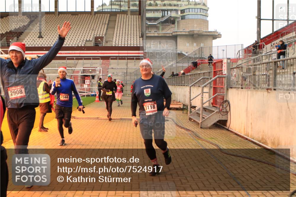 08.12.2024 - St. Pauli X-Mass-Run No. 14 Kathrin Stürmer Photography http://msf.ph/oto/7524917 08.12.2024 10:05:31 Ziel 751, 932, 1068, 1178, 1232, 1243, 1605, 1643, 1650, 1957, 2056, 2077, 2080, 2306, 2308, 2344, 2435, 2474, 2603, 2864, 2866, 2908, 3114, 3115, 3118, 3184, 3302 meine-sportfotos.de