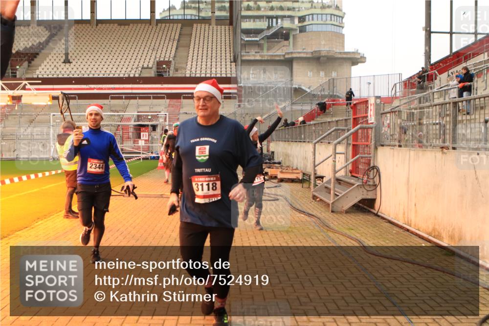 08.12.2024 - St. Pauli X-Mass-Run No. 14 Kathrin Stürmer Photography http://msf.ph/oto/7524919 08.12.2024 10:05:31 Ziel 751, 932, 1068, 1178, 1232, 1243, 1605, 1643, 1650, 1957, 2056, 2077, 2080, 2306, 2308, 2344, 2435, 2474, 2603, 2864, 2866, 2908, 3114, 3115, 3118, 3184, 3302 meine-sportfotos.de