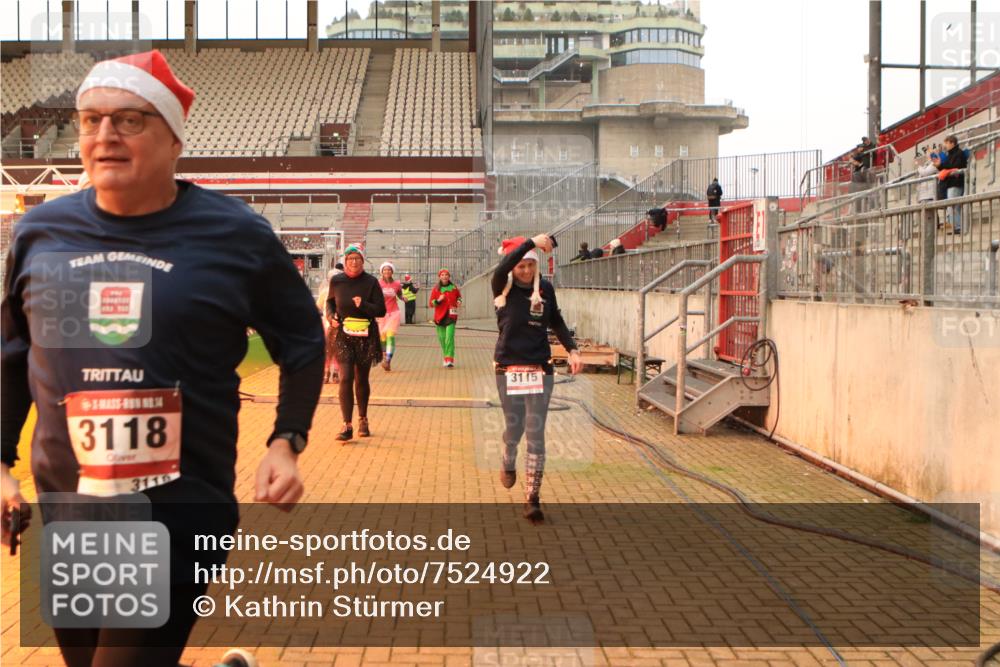 08.12.2024 - St. Pauli X-Mass-Run No. 14 Kathrin Stürmer Photography http://msf.ph/oto/7524922 08.12.2024 10:05:32 Ziel 751, 932, 1068, 1178, 1232, 1243, 1605, 1643, 1650, 1957, 2056, 2077, 2080, 2306, 2308, 2344, 2435, 2474, 2603, 2864, 2866, 2908, 3114, 3115, 3118, 3184, 3302 meine-sportfotos.de