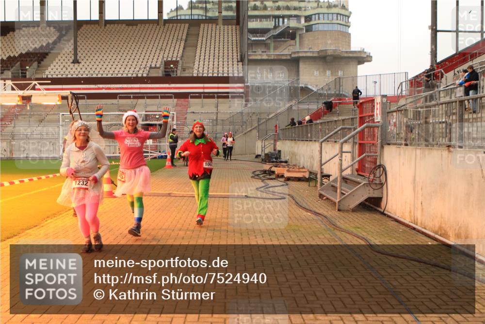 08.12.2024 - St. Pauli X-Mass-Run No. 14 Kathrin Stürmer Photography http://msf.ph/oto/7524940 08.12.2024 10:05:36 Ziel 175, 751, 932, 1068, 1178, 1232, 1243, 1605, 1643, 1650, 1957, 2306, 2308, 2344, 2435, 2474, 2603, 2908, 3006, 3114, 3115, 3118, 3184 meine-sportfotos.de