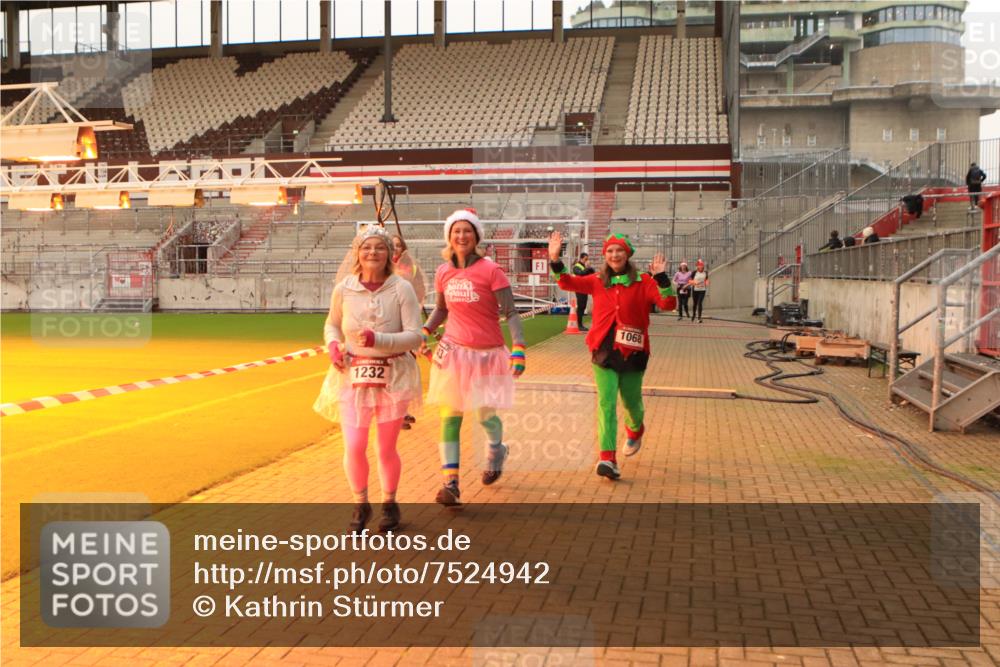 08.12.2024 - St. Pauli X-Mass-Run No. 14 Kathrin Stürmer Photography http://msf.ph/oto/7524942 08.12.2024 10:05:36 Ziel 175, 751, 932, 1068, 1178, 1232, 1243, 1605, 1643, 1650, 1957, 2306, 2308, 2344, 2435, 2474, 2603, 2908, 3006, 3114, 3115, 3118, 3184 meine-sportfotos.de