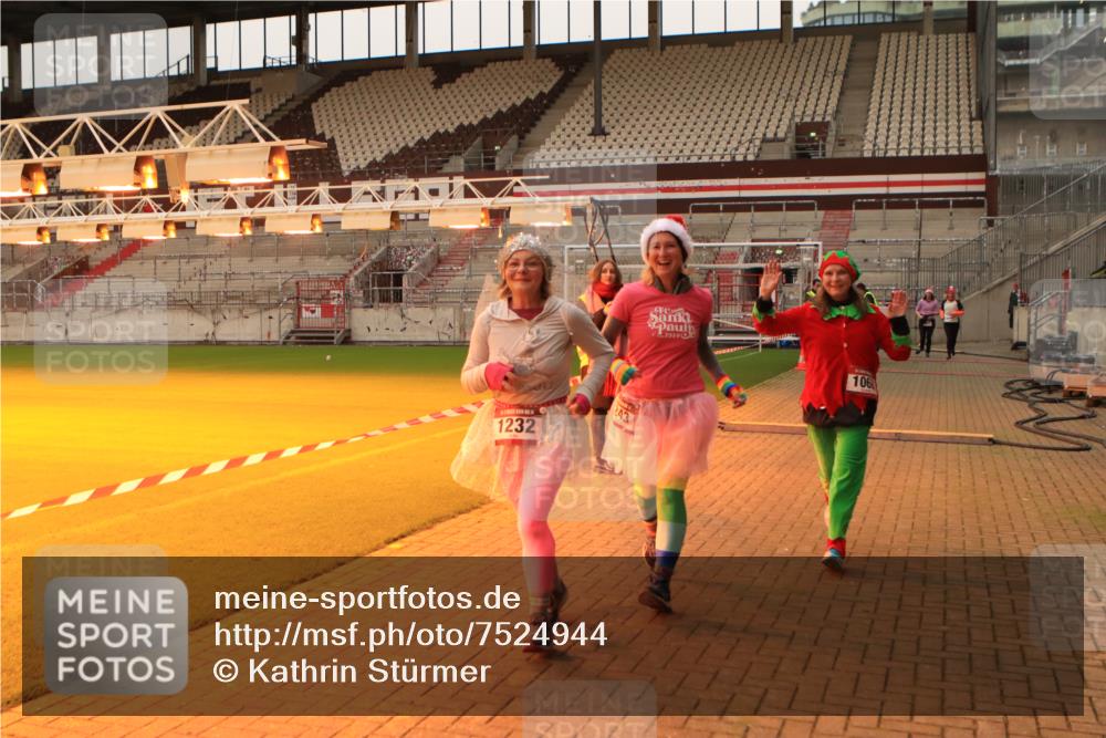 08.12.2024 - St. Pauli X-Mass-Run No. 14 Kathrin Stürmer Photography http://msf.ph/oto/7524944 08.12.2024 10:05:36 Ziel 175, 751, 932, 1068, 1178, 1232, 1243, 1605, 1643, 1650, 1957, 2306, 2308, 2344, 2435, 2474, 2603, 2908, 3006, 3114, 3115, 3118, 3184 meine-sportfotos.de