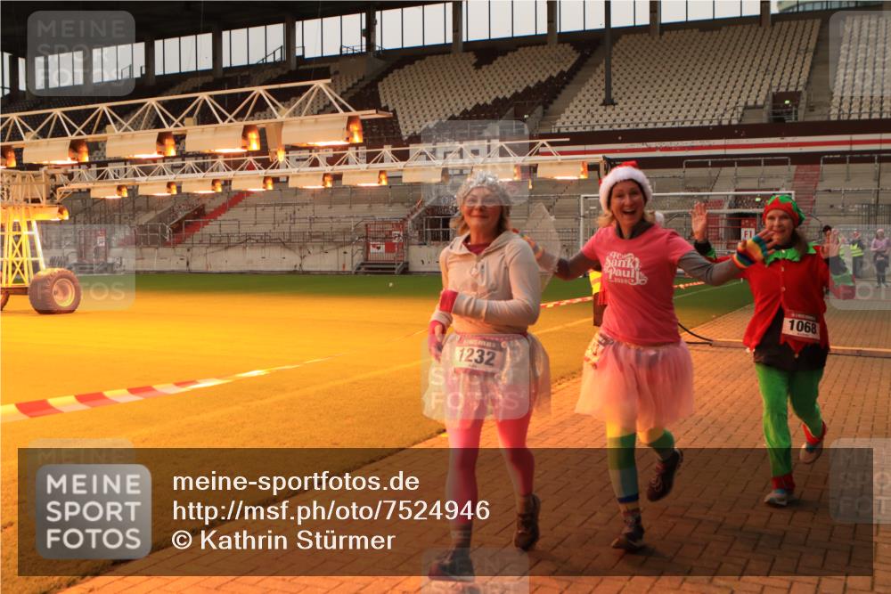 08.12.2024 - St. Pauli X-Mass-Run No. 14 Kathrin Stürmer Photography http://msf.ph/oto/7524946 08.12.2024 10:05:37 Ziel 175, 751, 1068, 1178, 1232, 1243, 1605, 1643, 1650, 2306, 2308, 2344, 2435, 2474, 2603, 2908, 3006, 3114, 3115, 3118, 3184 meine-sportfotos.de