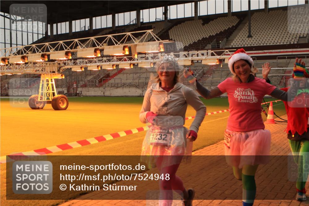 08.12.2024 - St. Pauli X-Mass-Run No. 14 Kathrin Stürmer Photography http://msf.ph/oto/7524948 08.12.2024 10:05:37 Ziel 175, 751, 1068, 1178, 1232, 1243, 1605, 1643, 1650, 2306, 2308, 2344, 2435, 2474, 2603, 2908, 3006, 3114, 3115, 3118, 3184 meine-sportfotos.de