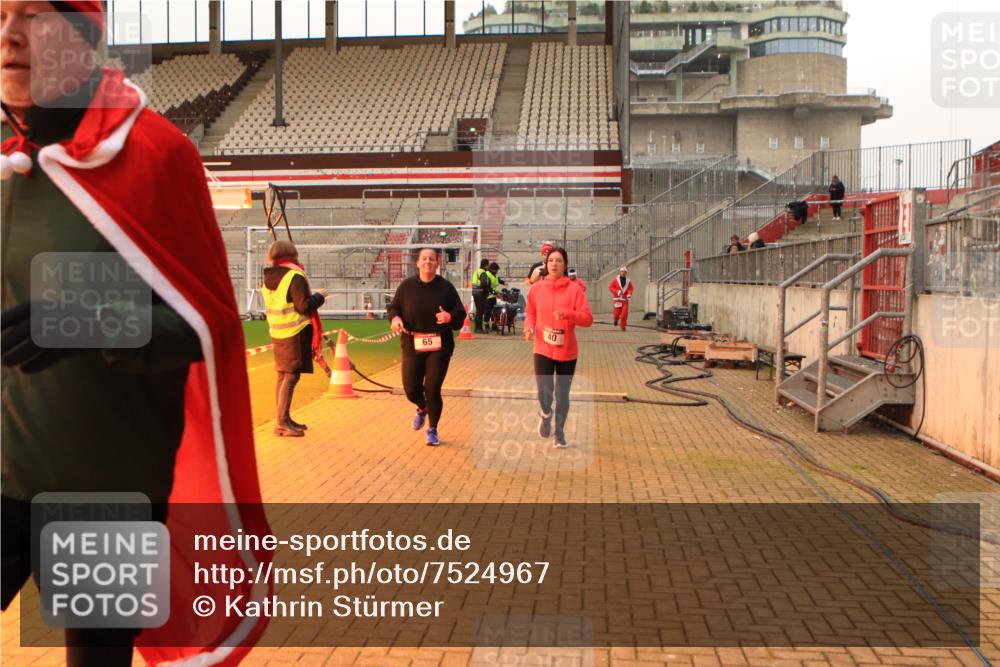 08.12.2024 - St. Pauli X-Mass-Run No. 14 Kathrin Stürmer Photography http://msf.ph/oto/7524967 08.12.2024 10:05:48 Ziel 40, 65, 175, 529, 1563, 2894, 3006 meine-sportfotos.de