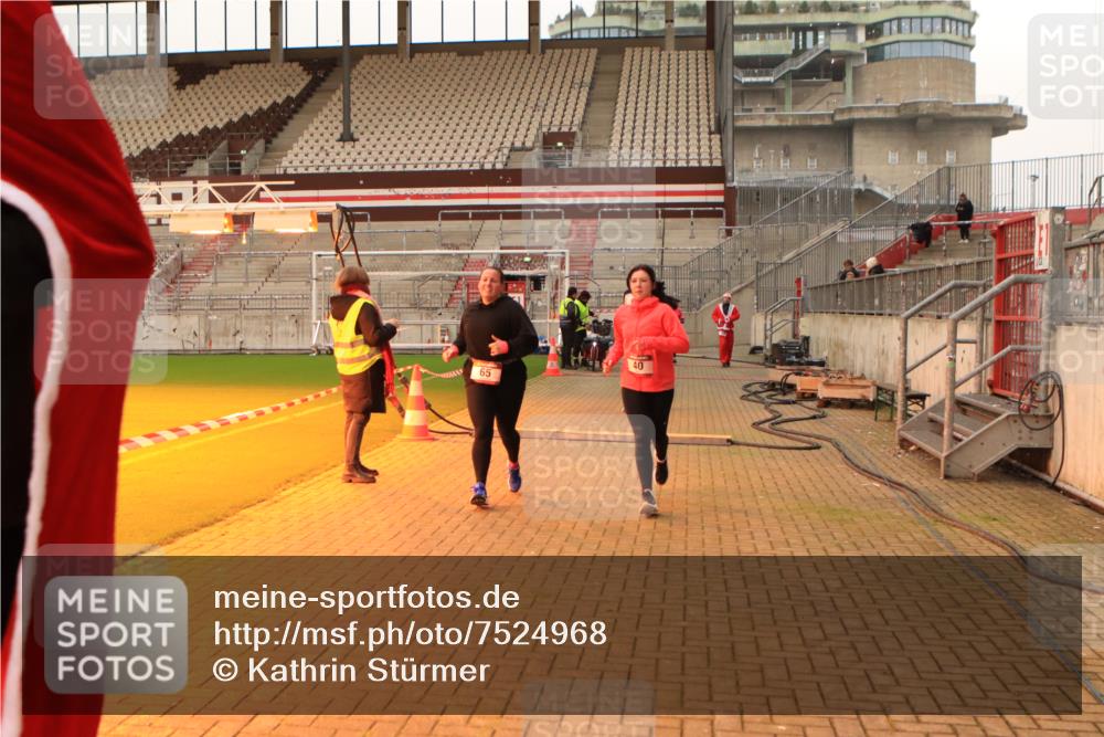 08.12.2024 - St. Pauli X-Mass-Run No. 14 Kathrin Stürmer Photography http://msf.ph/oto/7524968 08.12.2024 10:05:48 Ziel 40, 65, 175, 529, 1563, 2894, 3006 meine-sportfotos.de