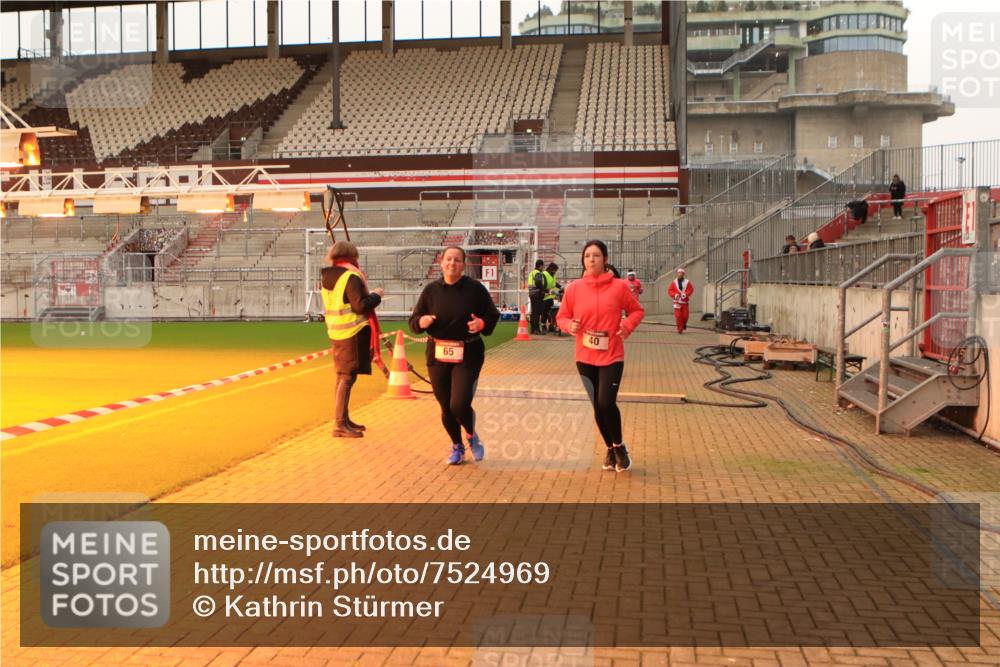 08.12.2024 - St. Pauli X-Mass-Run No. 14 Kathrin Stürmer Photography http://msf.ph/oto/7524969 08.12.2024 10:05:49 Ziel 40, 65, 175, 529, 1563, 2894, 3006 meine-sportfotos.de