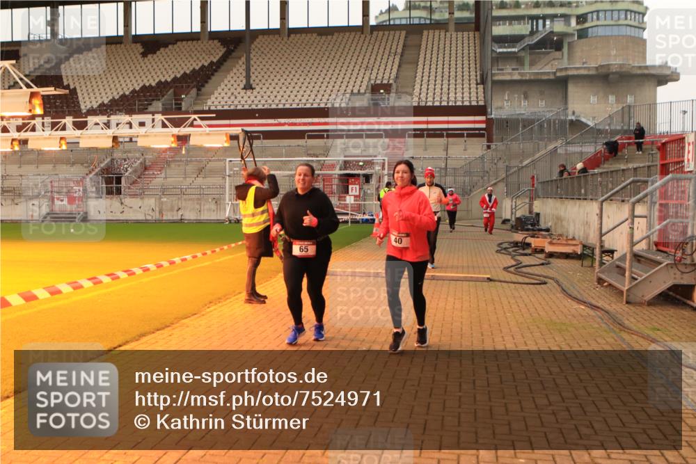 08.12.2024 - St. Pauli X-Mass-Run No. 14 Kathrin Stürmer Photography http://msf.ph/oto/7524971 08.12.2024 10:05:49 Ziel 40, 65, 175, 529, 1563, 2894, 3006 meine-sportfotos.de