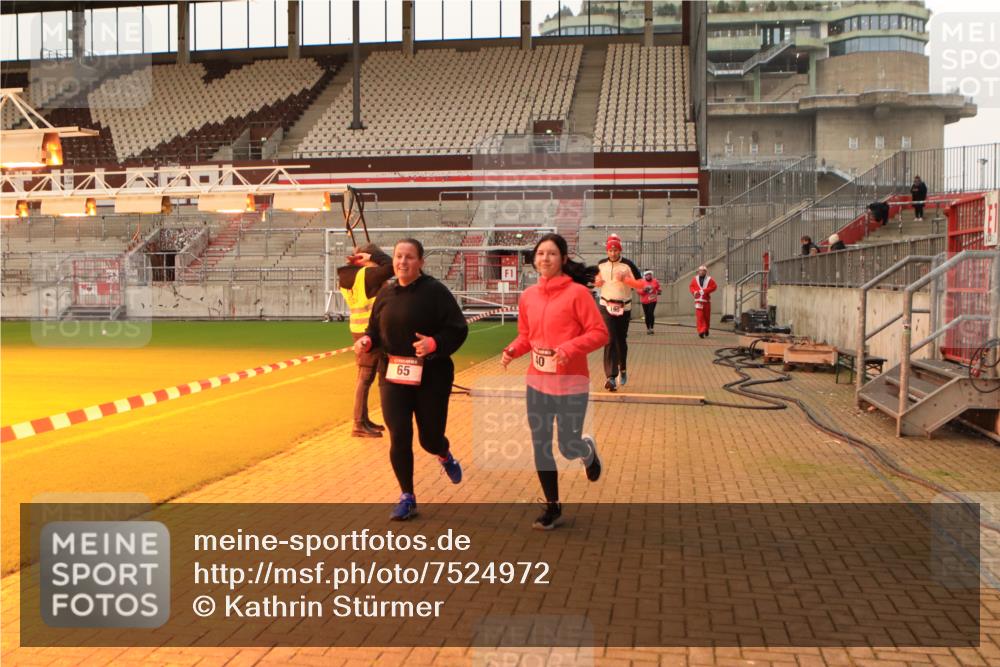 08.12.2024 - St. Pauli X-Mass-Run No. 14 Kathrin Stürmer Photography http://msf.ph/oto/7524972 08.12.2024 10:05:49 Ziel 40, 65, 175, 529, 1563, 2894, 3006 meine-sportfotos.de