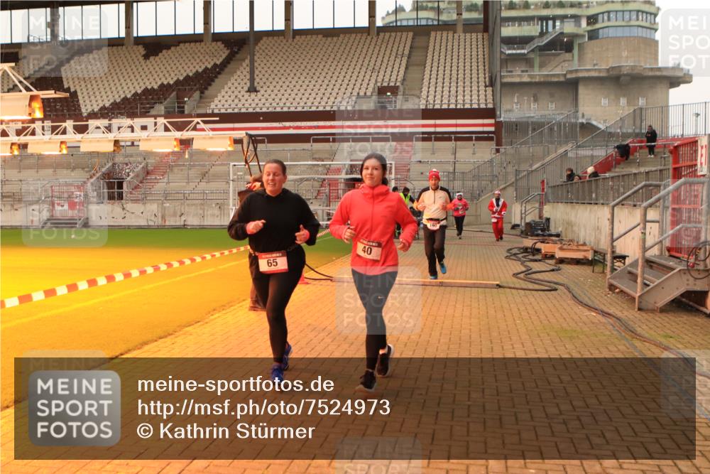 08.12.2024 - St. Pauli X-Mass-Run No. 14 Kathrin Stürmer Photography http://msf.ph/oto/7524973 08.12.2024 10:05:49 Ziel 40, 65, 175, 529, 1563, 2894, 3006 meine-sportfotos.de