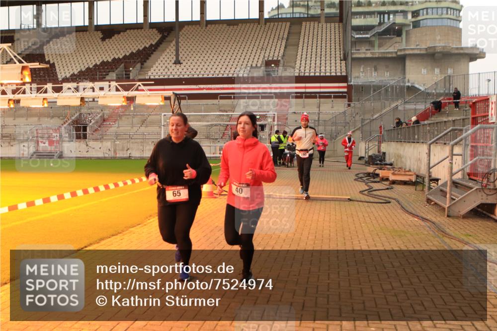 08.12.2024 - St. Pauli X-Mass-Run No. 14 Kathrin Stürmer Photography http://msf.ph/oto/7524974 08.12.2024 10:05:50 Ziel 40, 65, 175, 529, 1563, 2894, 3006 meine-sportfotos.de