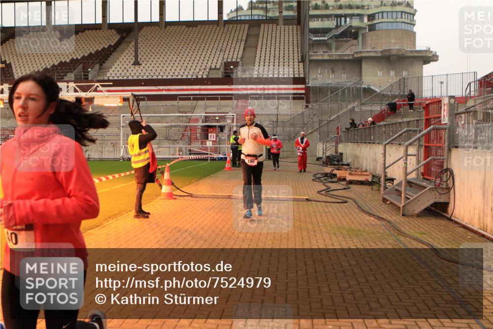08.12.2024 - St. Pauli X-Mass-Run No. 14 Kathrin Stürmer Photography http://msf.ph/oto/7524979 08.12.2024 10:05:51 Ziel 40, 65, 175, 529, 1563, 2894, 3006 meine-sportfotos.de