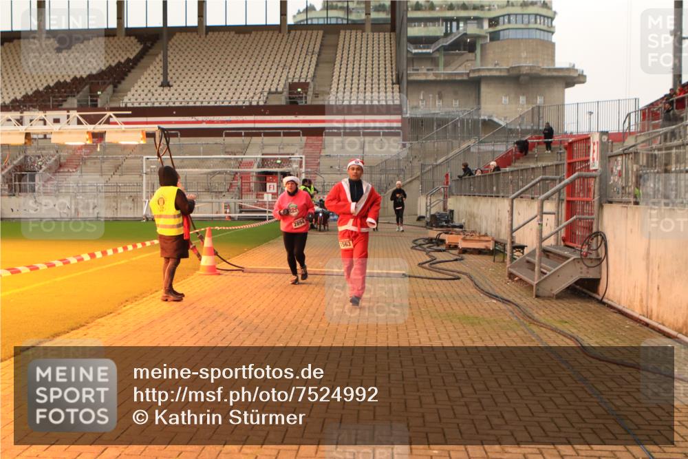 08.12.2024 - St. Pauli X-Mass-Run No. 14 Kathrin Stürmer Photography http://msf.ph/oto/7524992 08.12.2024 10:05:56 Ziel 40, 65, 175, 529, 1013, 1016, 1563, 2894, 3006 meine-sportfotos.de