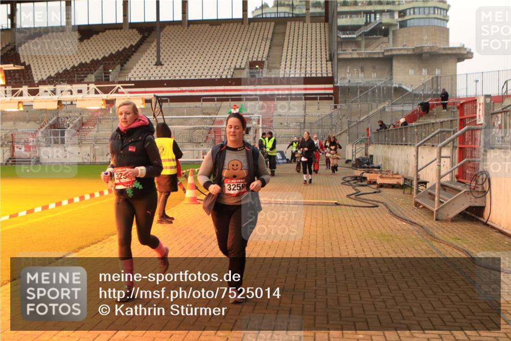 08.12.2024 - St. Pauli X-Mass-Run No. 14 Kathrin Stürmer Photography http://msf.ph/oto/7525014 08.12.2024 10:06:12 Ziel 78, 621, 696, 698, 1013, 1016, 1424, 2003, 3257, 3259 meine-sportfotos.de