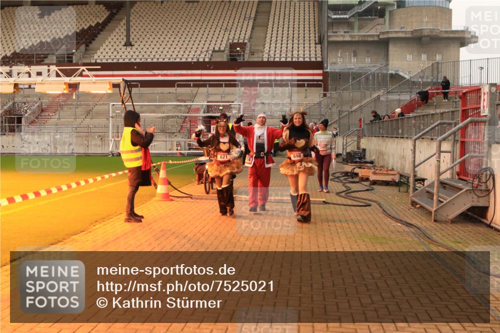 08.12.2024 - St. Pauli X-Mass-Run No. 14 Kathrin Stürmer Photography http://msf.ph/oto/7525021 08.12.2024 10:06:18 Ziel 78, 621, 696, 698, 795, 885, 890, 1424, 1786, 2003, 3257, 3259 meine-sportfotos.de