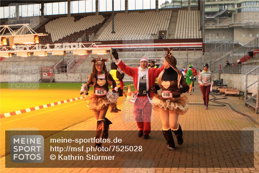 08.12.2024 - St. Pauli X-Mass-Run No. 14 Kathrin Stürmer Photography http://msf.ph/oto/7525028 08.12.2024 10:06:20 Ziel 78, 621, 698, 719, 795, 885, 890, 1424, 1786, 2003, 2751, 2755, 3083, 3257, 3259 meine-sportfotos.de