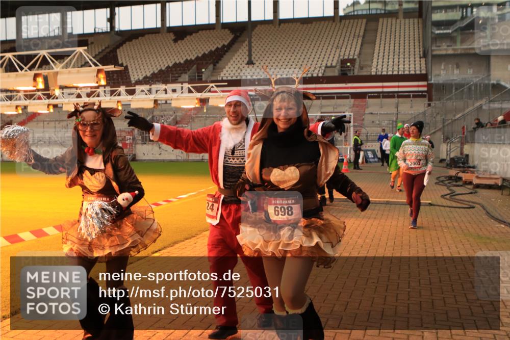 08.12.2024 - St. Pauli X-Mass-Run No. 14 Kathrin Stürmer Photography http://msf.ph/oto/7525031 08.12.2024 10:06:21 Ziel 78, 621, 698, 719, 795, 885, 890, 1424, 1786, 2003, 2751, 2755, 3083, 3257, 3259 meine-sportfotos.de