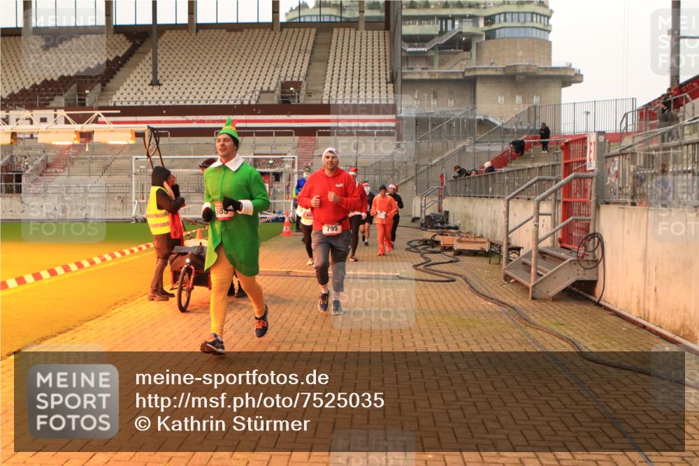 08.12.2024 - St. Pauli X-Mass-Run No. 14 Kathrin Stürmer Photography http://msf.ph/oto/7525035 08.12.2024 10:06:24 Ziel 78, 621, 698, 719, 795, 885, 890, 1424, 1786, 1940, 2003, 2062, 2751, 2755, 3083, 3337, 3343 meine-sportfotos.de