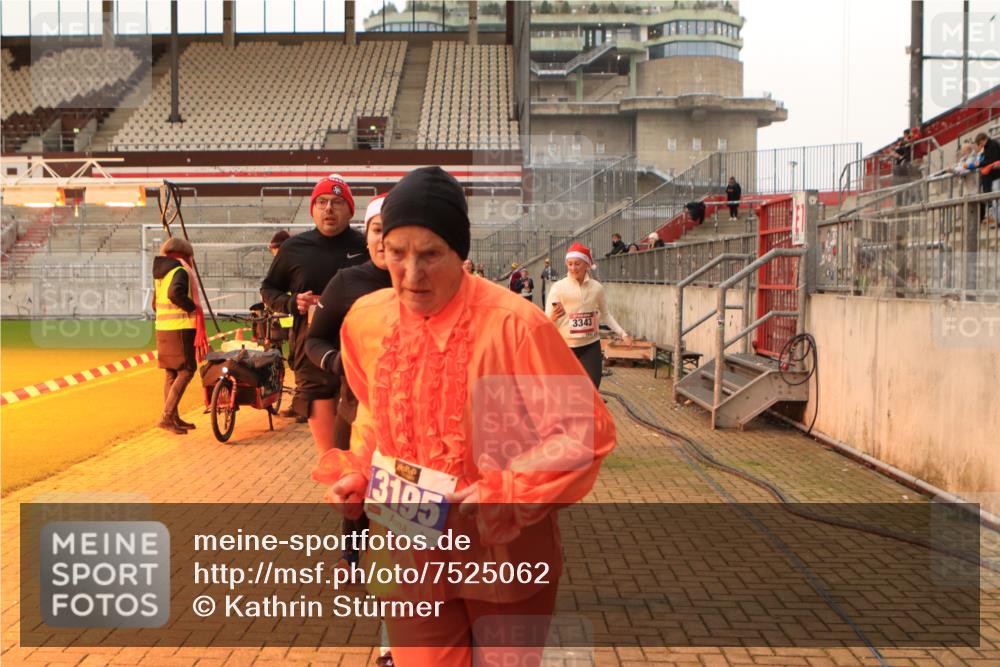 08.12.2024 - St. Pauli X-Mass-Run No. 14 Kathrin Stürmer Photography http://msf.ph/oto/7525062 08.12.2024 10:06:31 Ziel 151, 719, 795, 885, 890, 1786, 1940, 2003, 2062, 2346, 2751, 2755, 3083, 3337, 3343 meine-sportfotos.de