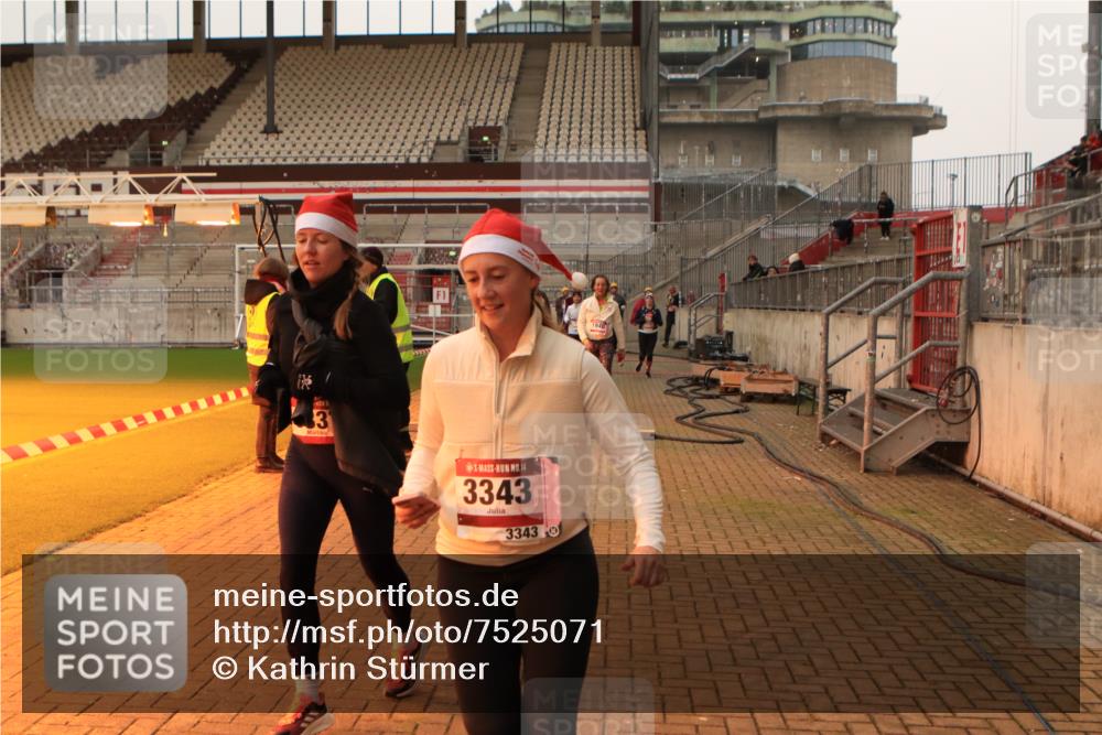 08.12.2024 - St. Pauli X-Mass-Run No. 14 Kathrin Stürmer Photography http://msf.ph/oto/7525071 08.12.2024 10:06:33 Ziel 151, 719, 795, 885, 890, 1786, 1940, 2062, 2346, 2751, 2755, 2843, 2861, 3083, 3337, 3343 meine-sportfotos.de