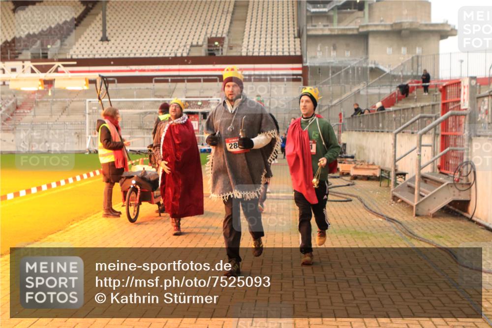 08.12.2024 - St. Pauli X-Mass-Run No. 14 Kathrin Stürmer Photography http://msf.ph/oto/7525093 08.12.2024 10:06:43 Ziel 129, 151, 165, 1007, 1720, 1940, 2062, 2208, 2212, 2346, 2843, 2861, 2888, 3337, 3338, 3342 meine-sportfotos.de