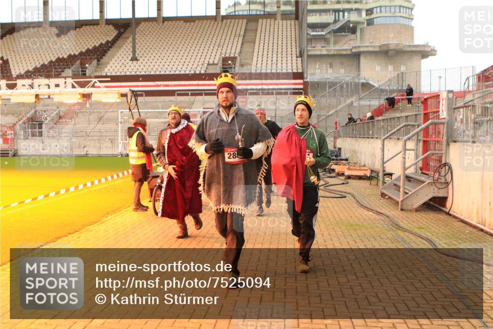 08.12.2024 - St. Pauli X-Mass-Run No. 14 Kathrin Stürmer Photography http://msf.ph/oto/7525094 08.12.2024 10:06:43 Ziel 129, 151, 165, 1007, 1720, 1940, 2062, 2208, 2212, 2346, 2843, 2861, 2888, 3337, 3338, 3342 meine-sportfotos.de