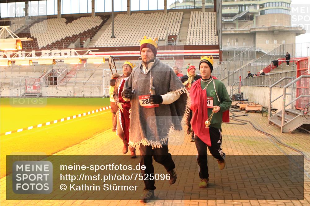 08.12.2024 - St. Pauli X-Mass-Run No. 14 Kathrin Stürmer Photography http://msf.ph/oto/7525096 08.12.2024 10:06:44 Ziel 129, 151, 165, 1007, 1720, 1940, 2062, 2208, 2212, 2346, 2843, 2861, 2888, 3338, 3342 meine-sportfotos.de