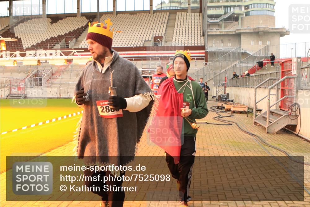 08.12.2024 - St. Pauli X-Mass-Run No. 14 Kathrin Stürmer Photography http://msf.ph/oto/7525098 08.12.2024 10:06:44 Ziel 129, 151, 165, 1007, 1720, 1940, 2062, 2208, 2212, 2346, 2843, 2861, 2888, 3338, 3342 meine-sportfotos.de