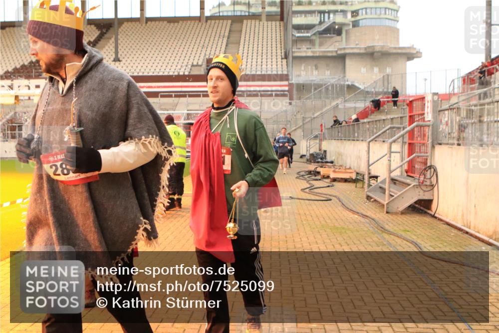 08.12.2024 - St. Pauli X-Mass-Run No. 14 Kathrin Stürmer Photography http://msf.ph/oto/7525099 08.12.2024 10:06:44 Ziel 129, 151, 165, 1007, 1720, 1940, 2062, 2208, 2212, 2346, 2843, 2861, 2888, 3338, 3342 meine-sportfotos.de