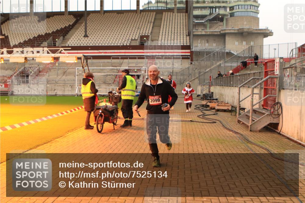 08.12.2024 - St. Pauli X-Mass-Run No. 14 Kathrin Stürmer Photography http://msf.ph/oto/7525134 08.12.2024 10:06:54 Ziel 129, 165, 892, 1007, 1124, 1426, 1720, 2099, 2208, 2212, 2888, 3153, 3338, 3342 meine-sportfotos.de