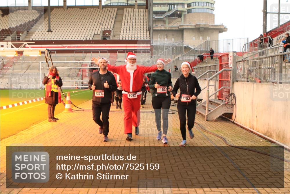 08.12.2024 - St. Pauli X-Mass-Run No. 14 Kathrin Stürmer Photography http://msf.ph/oto/7525159 08.12.2024 10:07:17 Ziel 9, 11, 83, 1092, 1152, 1153, 1274, 1297, 1685, 1867, 2350, 2501, 2504, 2505 meine-sportfotos.de