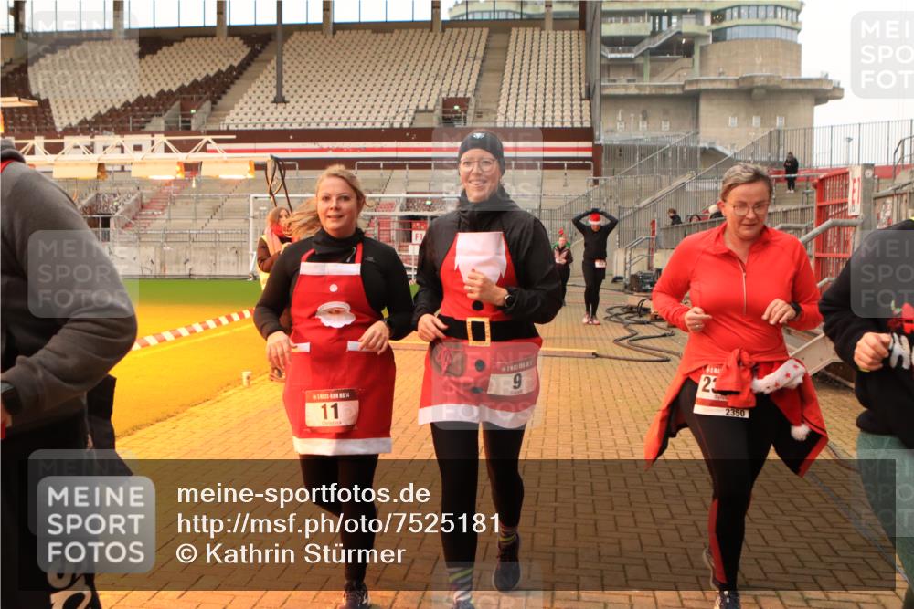 08.12.2024 - St. Pauli X-Mass-Run No. 14 Kathrin Stürmer Photography http://msf.ph/oto/7525181 08.12.2024 10:07:23 Ziel 9, 11, 83, 580, 1092, 1152, 1153, 1274, 1297, 1685, 1867, 2350, 2501, 2504, 2505, 3010, 3012 meine-sportfotos.de