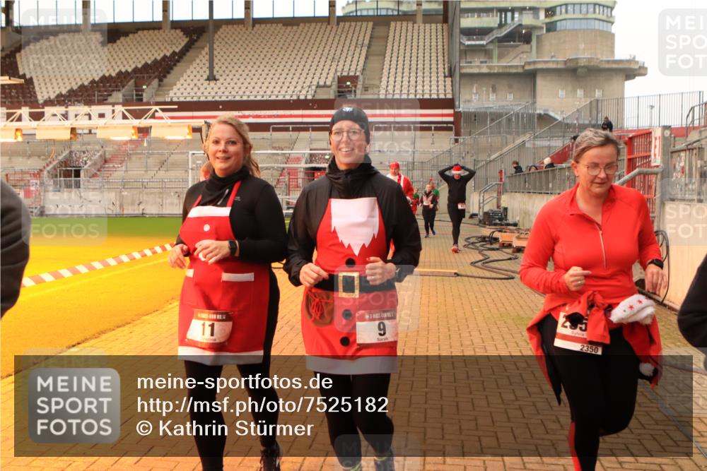 08.12.2024 - St. Pauli X-Mass-Run No. 14 Kathrin Stürmer Photography http://msf.ph/oto/7525182 08.12.2024 10:07:23 Ziel 9, 11, 83, 580, 1092, 1152, 1153, 1274, 1297, 1685, 1867, 2350, 2501, 2504, 2505, 3010, 3012 meine-sportfotos.de