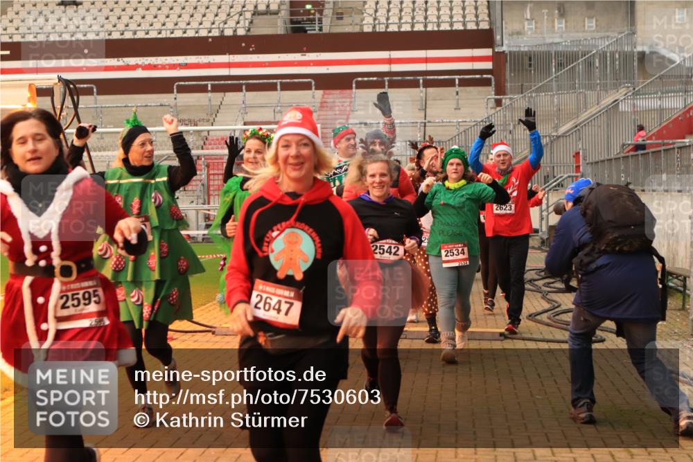 08.12.2024 - St. Pauli X-Mass-Run No. 14 Kathrin Stürmer Photography http://msf.ph/oto/7530603 08.12.2024 10:40:23 Ziel 528, 1112, 1117, 1131, 1619, 1621, 1623, 1699, 1735, 2534, 2537, 2541, 2542, 2543, 2560, 2569, 2595, 2596, 2598, 2599, 2623, 2647, 2678, 3225 meine-sportfotos.de