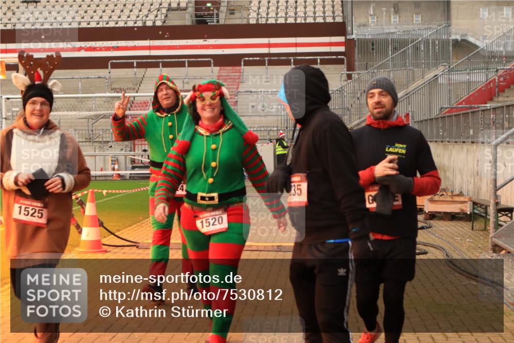 08.12.2024 - St. Pauli X-Mass-Run No. 14 Kathrin Stürmer Photography http://msf.ph/oto/7530812 08.12.2024 10:41:55 Ziel 701, 1334, 1520, 1524, 1525, 1528, 3235 meine-sportfotos.de