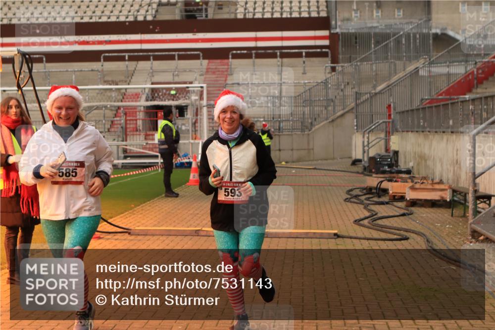 08.12.2024 - St. Pauli X-Mass-Run No. 14 Kathrin Stürmer Photography http://msf.ph/oto/7531143 08.12.2024 10:44:06 Ziel 585, 593, 603 meine-sportfotos.de