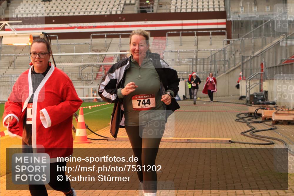08.12.2024 - St. Pauli X-Mass-Run No. 14 Kathrin Stürmer Photography http://msf.ph/oto/7531202 08.12.2024 10:44:37 Ziel 489, 501, 637, 744, 984, 1028, 1527 meine-sportfotos.de