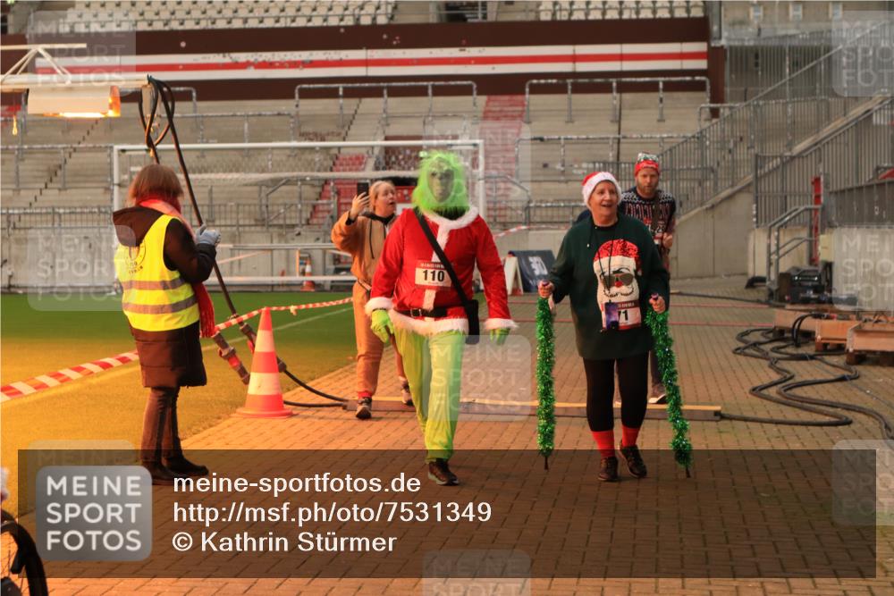 08.12.2024 - St. Pauli X-Mass-Run No. 14 Kathrin Stürmer Photography http://msf.ph/oto/7531349 08.12.2024 10:46:36 Ziel 43, 71, 110, 1529, 1533 meine-sportfotos.de
