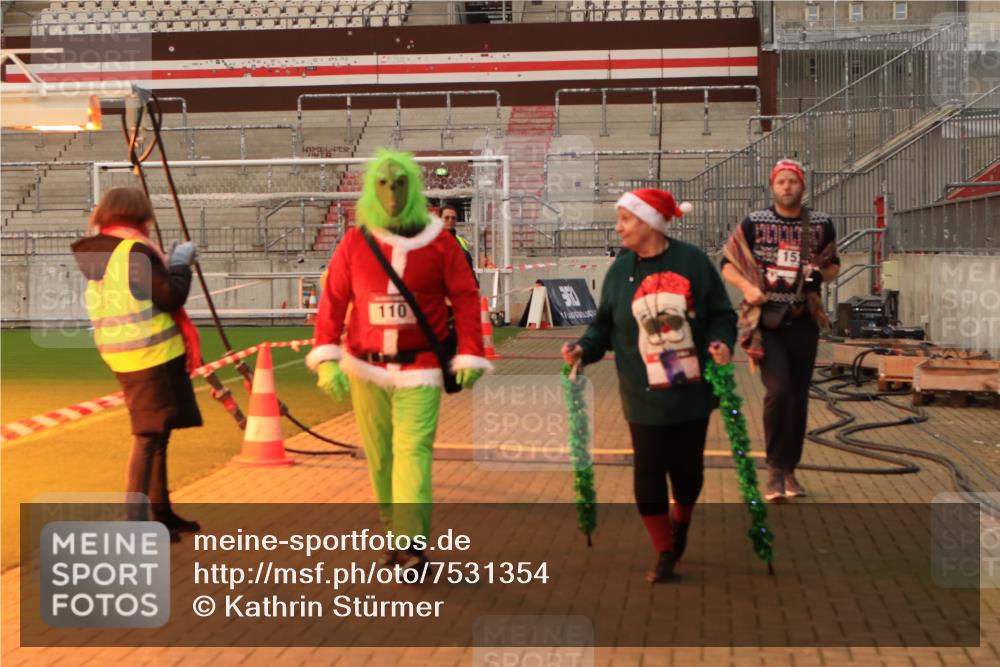08.12.2024 - St. Pauli X-Mass-Run No. 14 Kathrin Stürmer Photography http://msf.ph/oto/7531354 08.12.2024 10:46:37 Ziel 43, 71, 110, 1529, 1533 meine-sportfotos.de