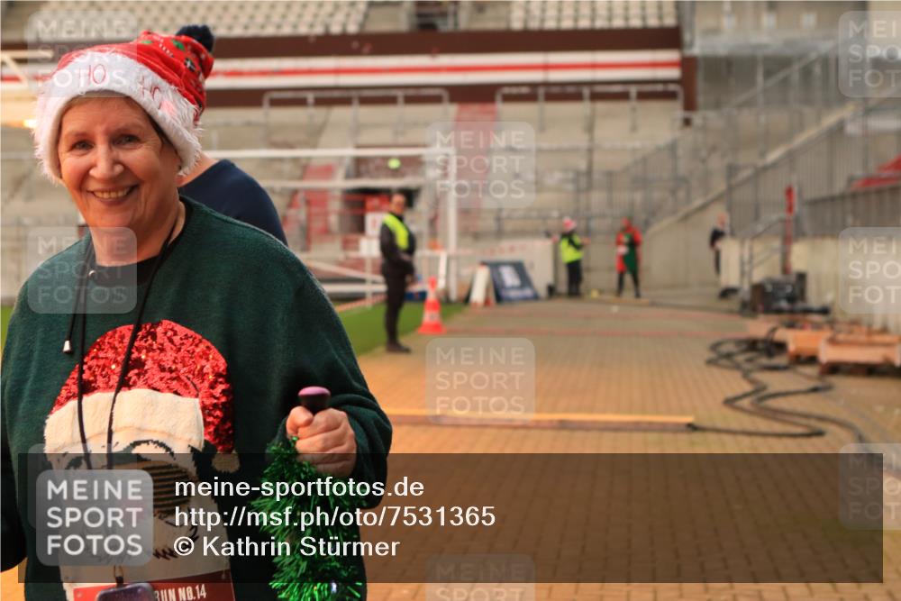 08.12.2024 - St. Pauli X-Mass-Run No. 14 Kathrin Stürmer Photography http://msf.ph/oto/7531365 08.12.2024 10:46:42 Ziel 1529, 1533 meine-sportfotos.de