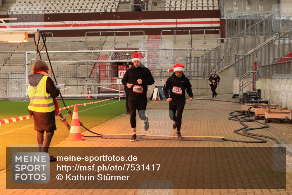 08.12.2024 - St. Pauli X-Mass-Run No. 14 Kathrin Stürmer Photography http://msf.ph/oto/7531417 08.12.2024 10:47:58 Ziel 3231 meine-sportfotos.de