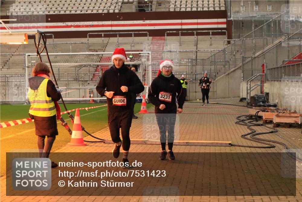 08.12.2024 - St. Pauli X-Mass-Run No. 14 Kathrin Stürmer Photography http://msf.ph/oto/7531423 08.12.2024 10:47:59 Ziel 1122, 3231 meine-sportfotos.de