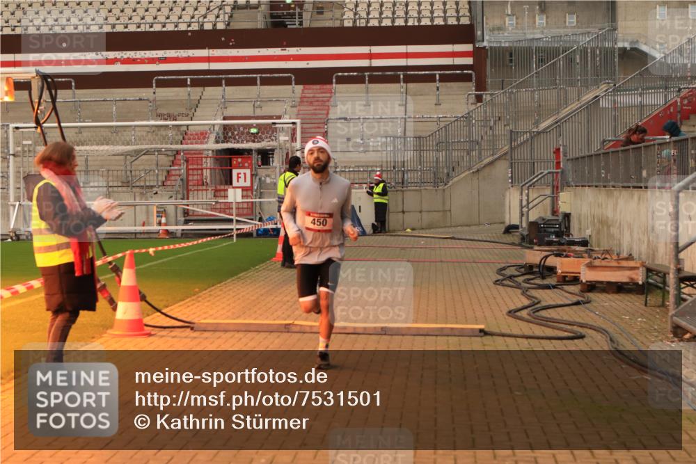 08.12.2024 - St. Pauli X-Mass-Run No. 14 Kathrin Stürmer Photography http://msf.ph/oto/7531501 08.12.2024 10:49:33 Ziel 450 meine-sportfotos.de