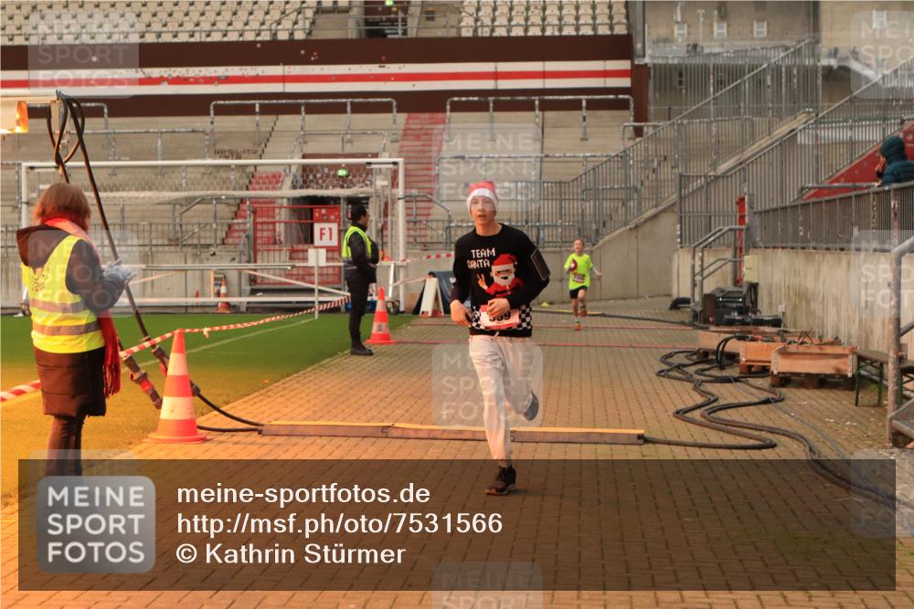 08.12.2024 - St. Pauli X-Mass-Run No. 14 Kathrin Stürmer Photography http://msf.ph/oto/7531566 08.12.2024 10:52:16 Ziel 559, 1133, 1285, 1756, 1785, 2304 meine-sportfotos.de