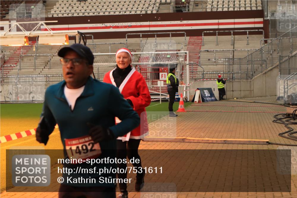 08.12.2024 - St. Pauli X-Mass-Run No. 14 Kathrin Stürmer Photography http://msf.ph/oto/7531611 08.12.2024 10:53:19 Ziel 88, 854, 1478, 1492 meine-sportfotos.de